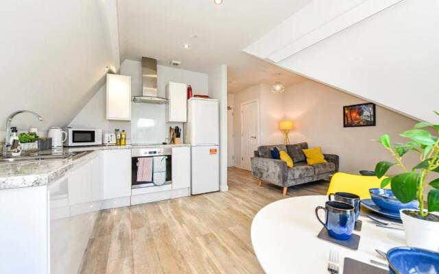 Wyndham Crescent- Stylish Apartment in Trendy Pontcanna