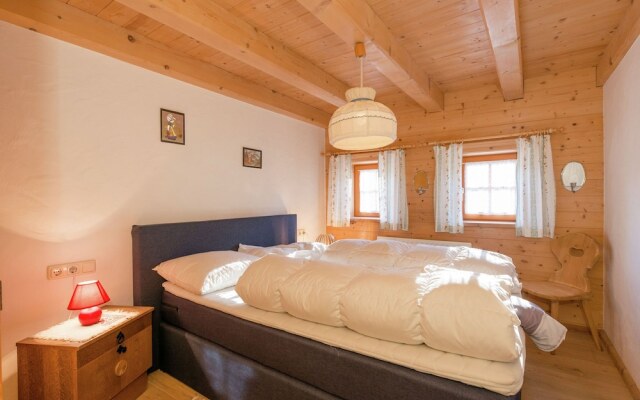 Gorgeous Chalet With Sauna in Königsleiten