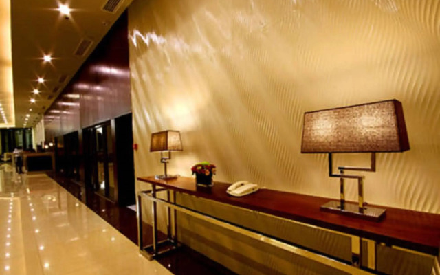 Mandarin Plaza Hotel