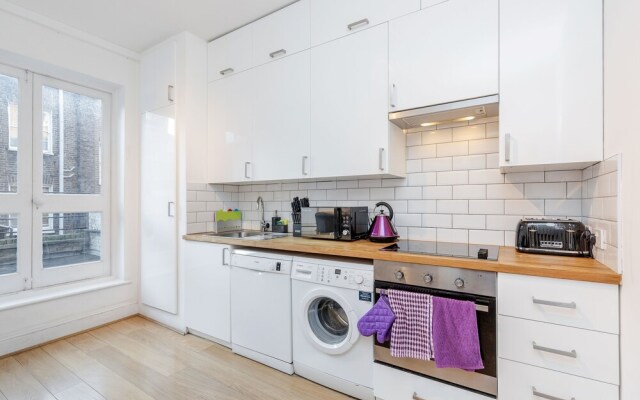 Deluxe 4 BR Oxford Circus Apartment with Terrace