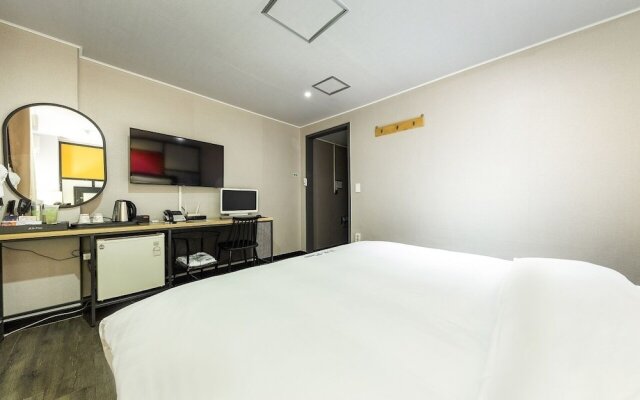 E Plus Hotel
