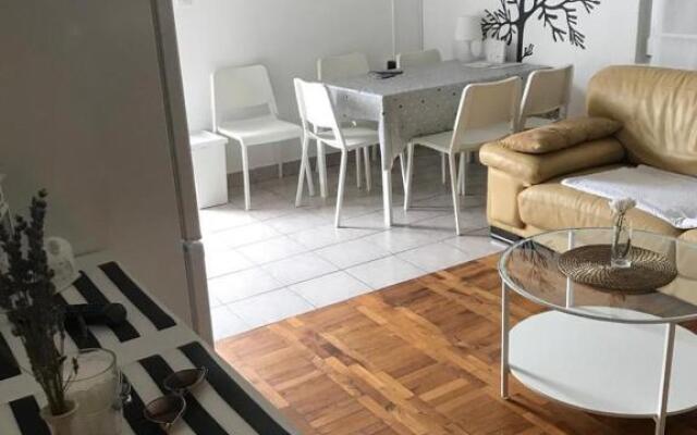 VRSI, SUNNY HOUSE for 8