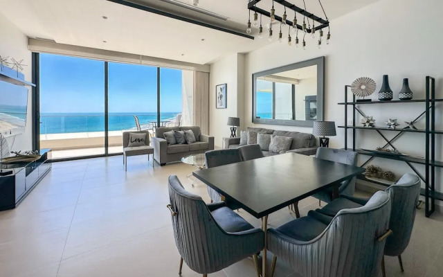 Sandy Beach 2BR Beachfront Getaway