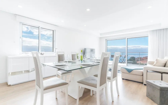 Horizonte Completo II by Atlantic Holiday