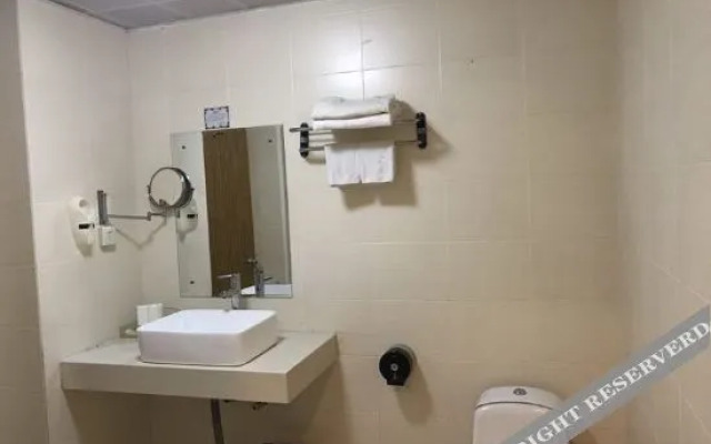 Youyou Business Hotel (Taishan Bus Terminal)