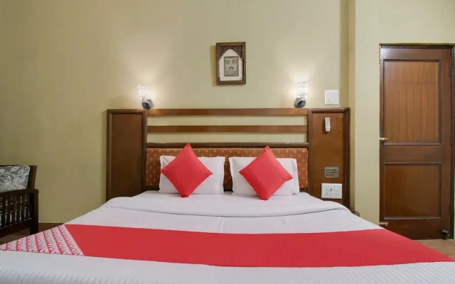 Hotel White House By OYO Rooms