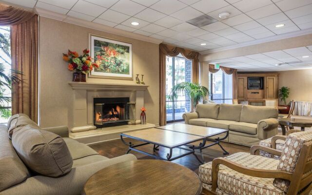 Oakwood at Toluca Hills Apartments by Avalon