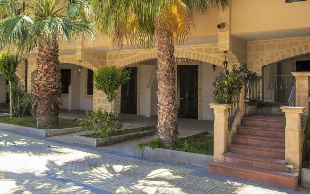 Spacious Aparyment in Campofelice di Roccella with Pool