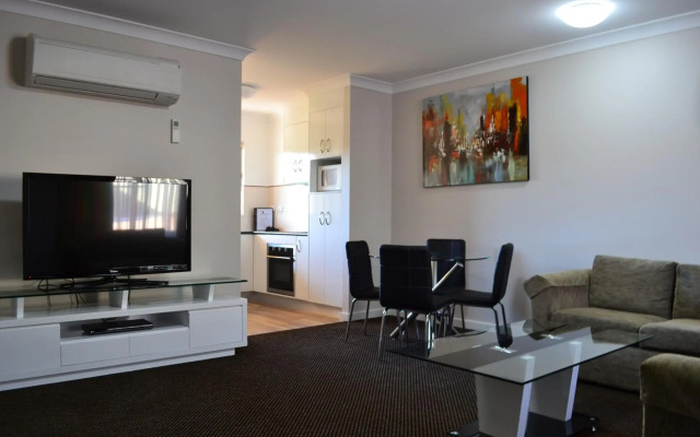 Cattleman's Country Motor Inn & Serviced Apartments