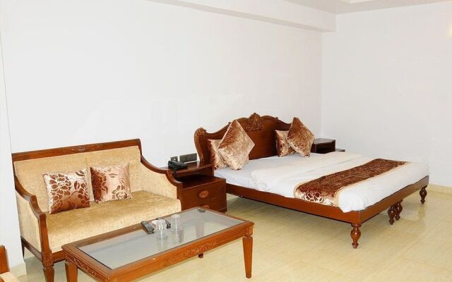 Hotel Ashray