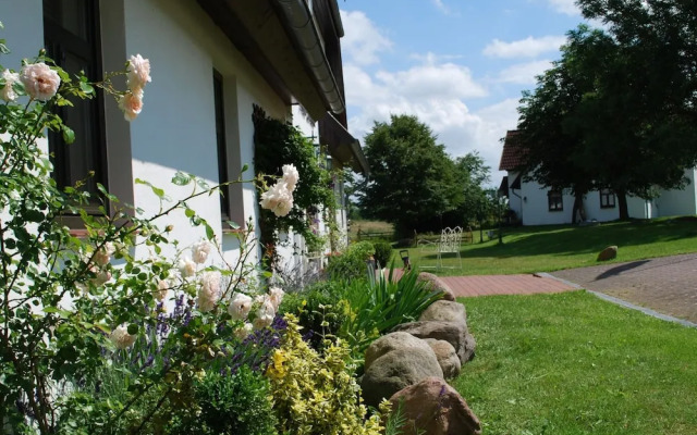 Idyllische Wohnung mit Pool in Mecklenburg