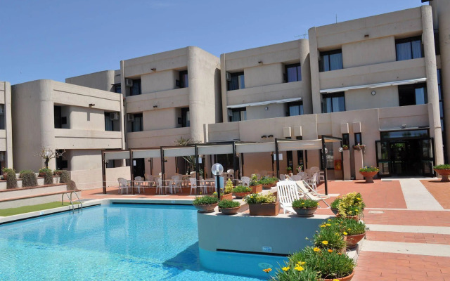 Cumeja Beach Club & Hotel