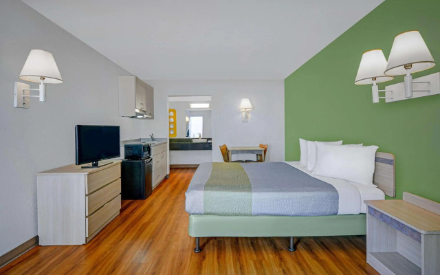 Motel 6 Tallahassee, FL - Downtown