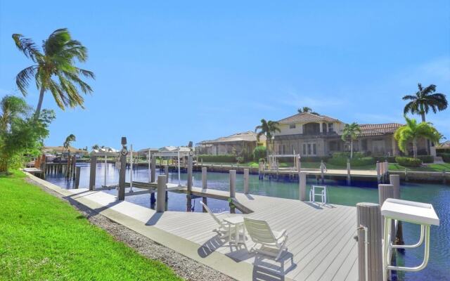 Quiet Waterfront Home With Pool, Dock and Bicycles