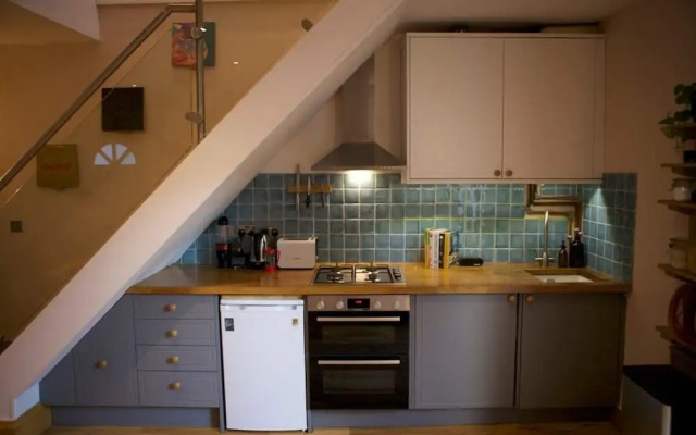 Inviting & Secluded 1BD House w/ Patio - Peckham!
