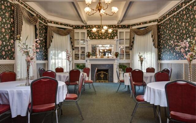 The Mansion at Elfindale