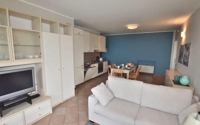 Apartment Montegolo Four with Pool And Lake View