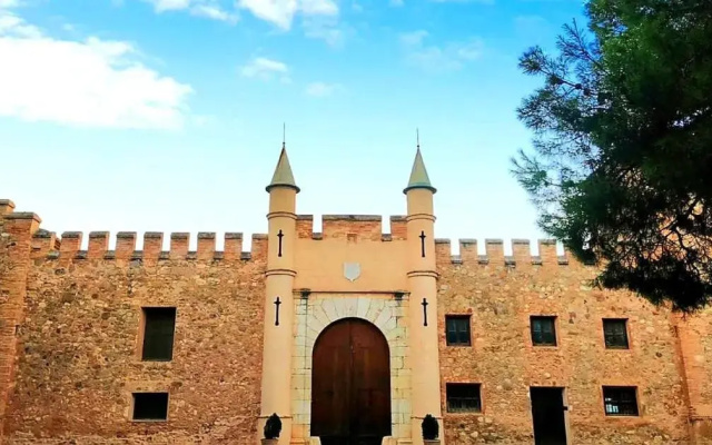 Masia de San Juan - castillo con piscina en plena Sierra Calderona