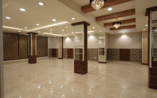 The Golden Crown Hotel Banquet & Cafe
