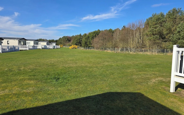 3 Bed-sleeps 8-free Parking-5 Min to Beach