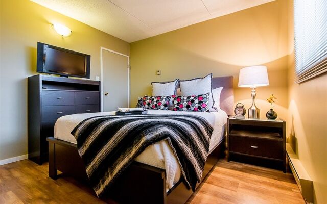 Executive Suites by Roseman - Meredith