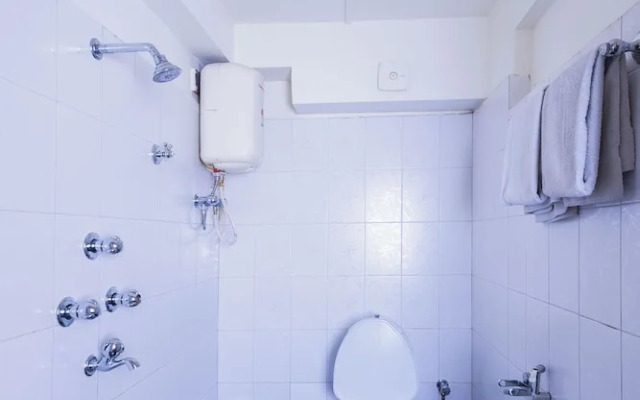 Sumitel Sanderling 500 meters from Mall Road