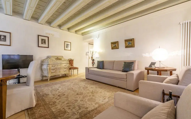 Gondola Luxury Apartment by Wonderful Italy