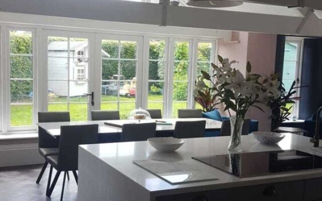 Stylish 5-bed Coach House in Badgworth