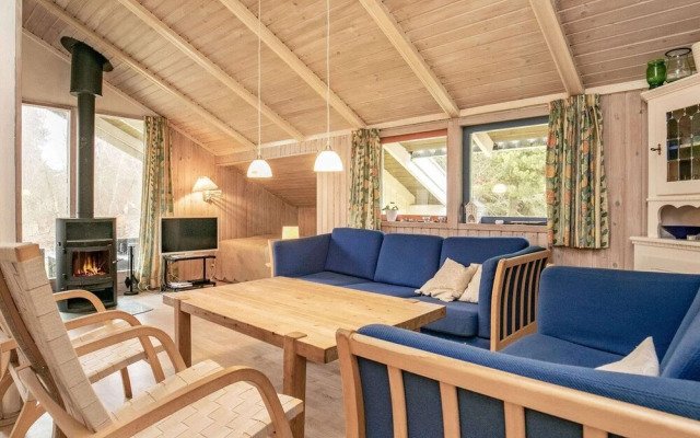 Lovely Holiday Home in Humble near Sea