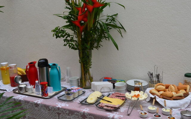 Casa Amarela Guest House - ZONA SUL