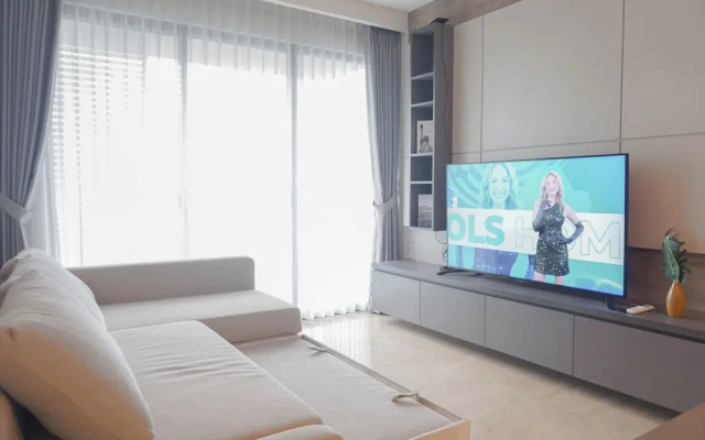 Modern Designed And Strategic 1Br Apartment Arumaya Residence