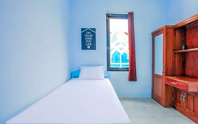 OYO Life 3183 Kost Putri Biru Sigura-gura