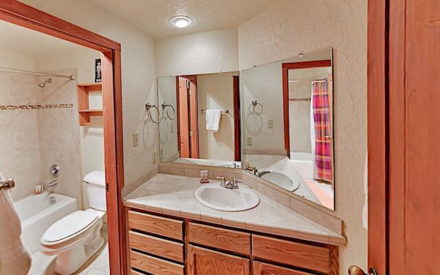 15tru5ai 3 Bedroom Condo