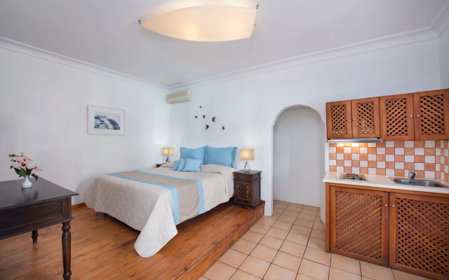 Meltemi Suites
