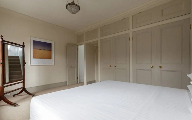 Kensington Place IV by Onefinestay