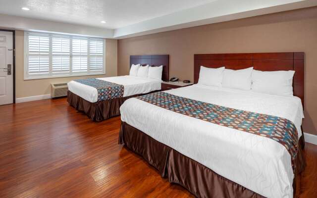 Travelodge by Wyndham Harbor City