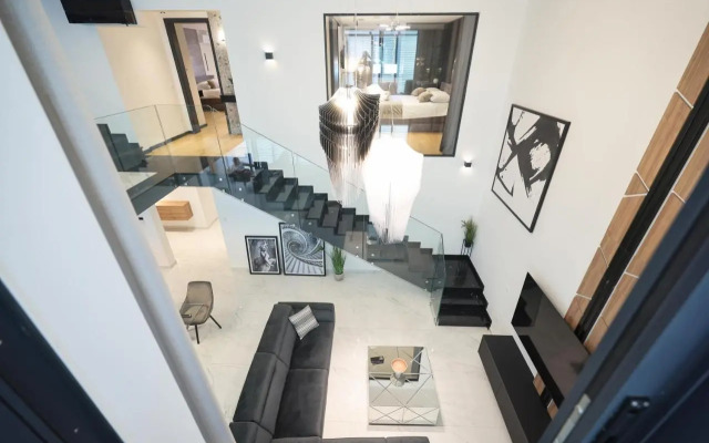 LL luxury penthouse on sea