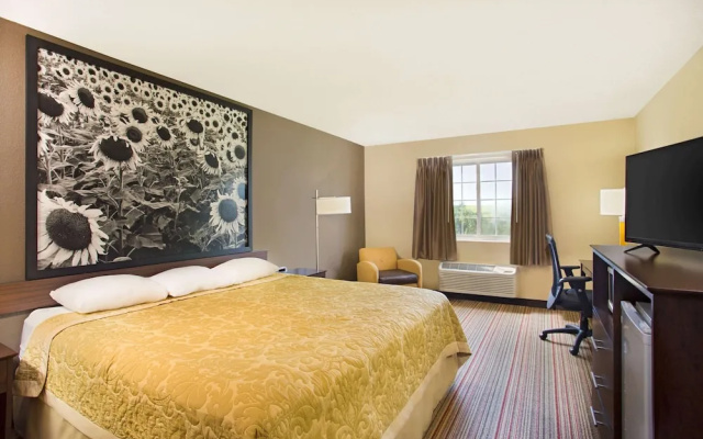 Super 8 New Hampton
