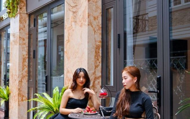 La Fleur Premium Central Apartment