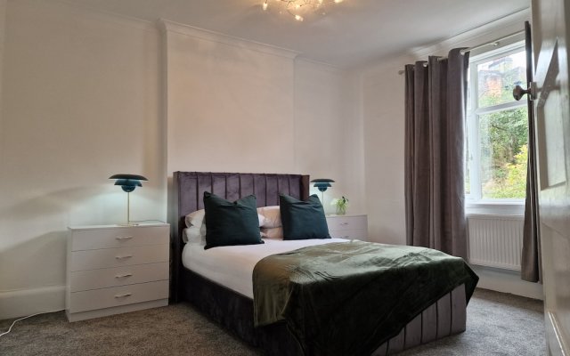 Lovely 4-bed House in Nottingham- Mapperly Park
