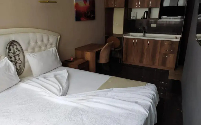 Center Room Residence