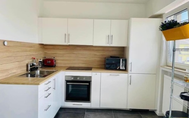 Large 1 bedroom with Terrace & Parking