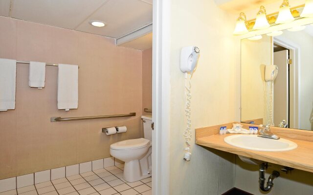 Howard Johnson by Wyndham Benton Harbor/St. Joseph