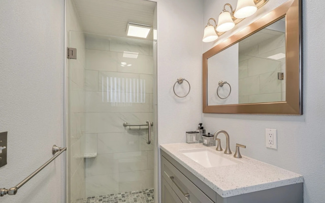 4 Mi to Legoland: Poolside Paradise!