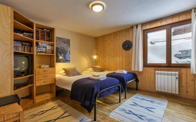 Chalet Les Jeunes - 8 Pax Swiss Ski Chalet