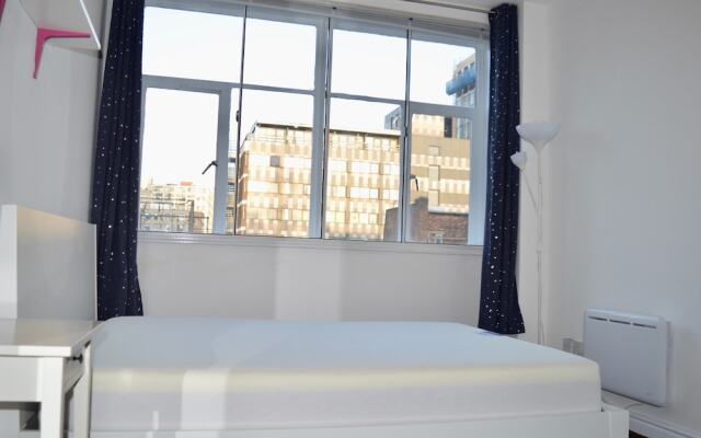 Spacious 3 Bedroom Apartment in Manchester