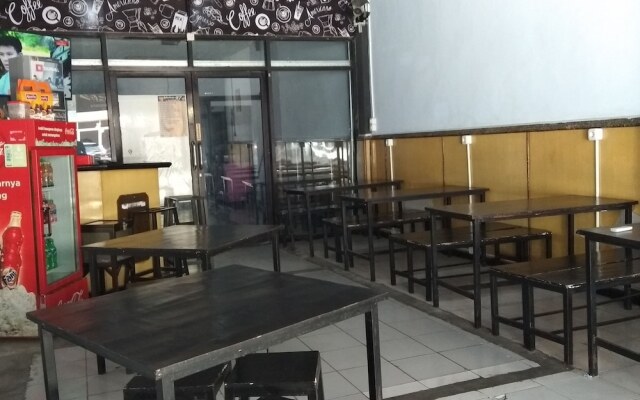 Hotel O Homestay 47 Latanete Near Living Plaza