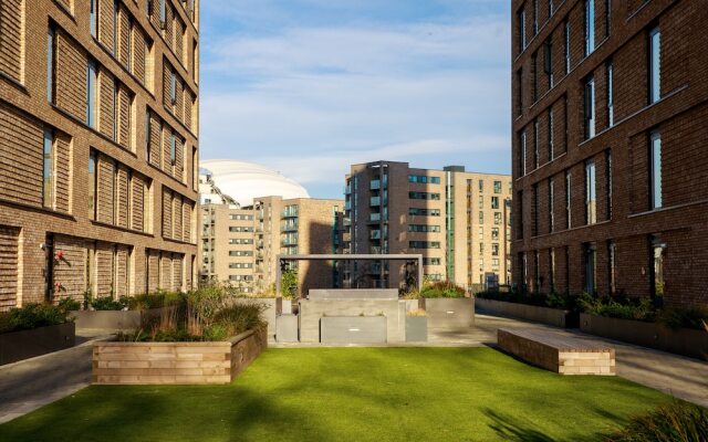 Trafford Suite Modern 1 bed With Cinema Room