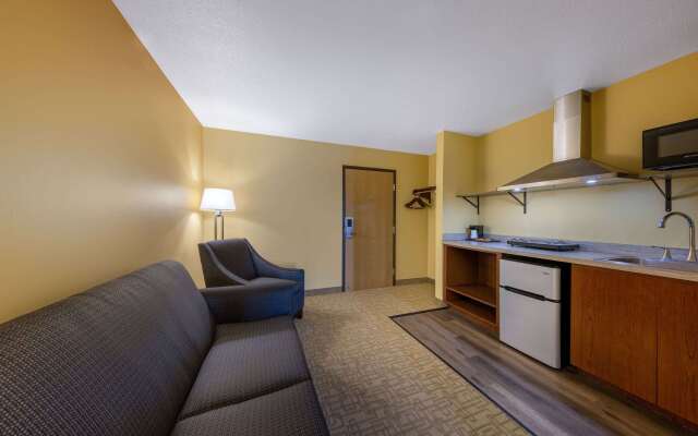 Super 8 by Wyndham Jackson MN