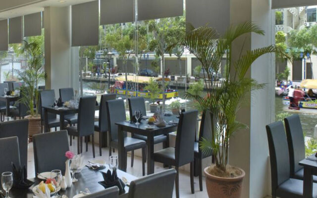 TF Riverside Hotel
